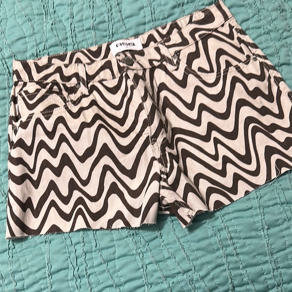 RSQ tan and brown Shorts with  wavy Chevron Pattern New without tags